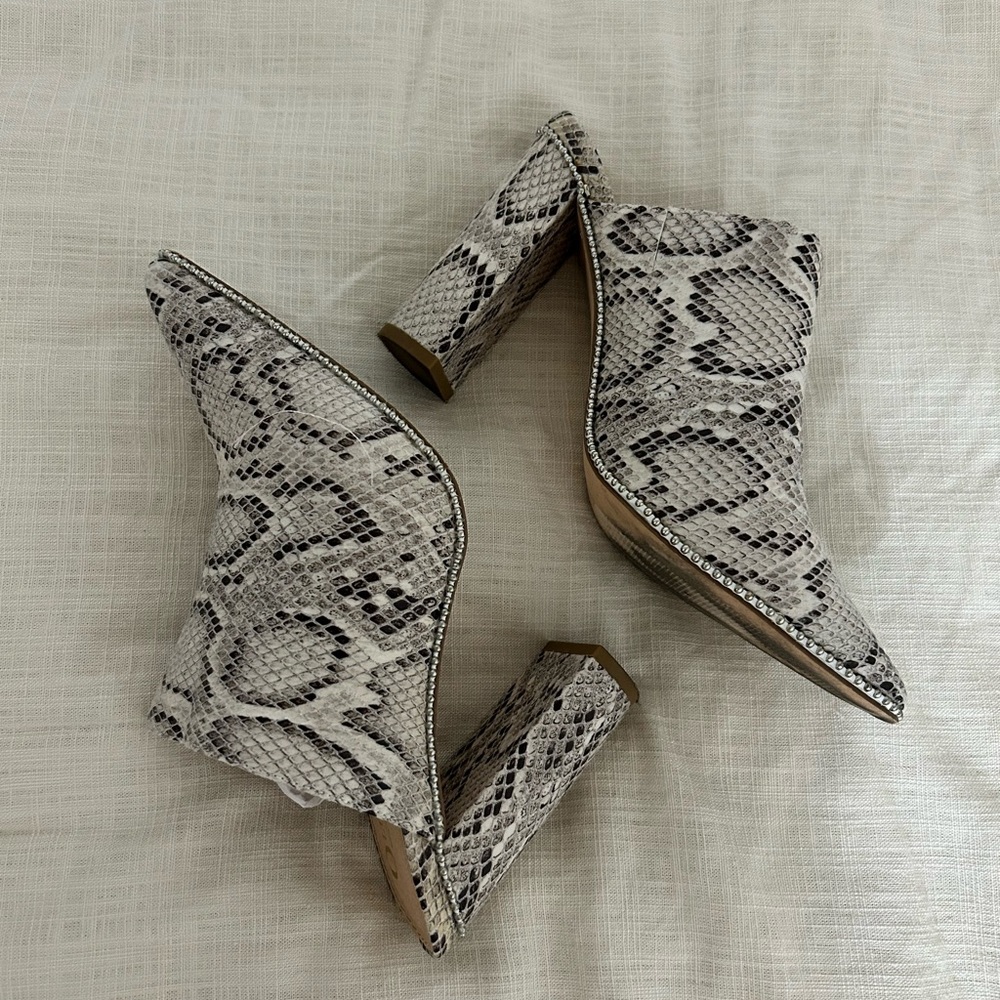 Snakeskin Patterned Block Heel Mules